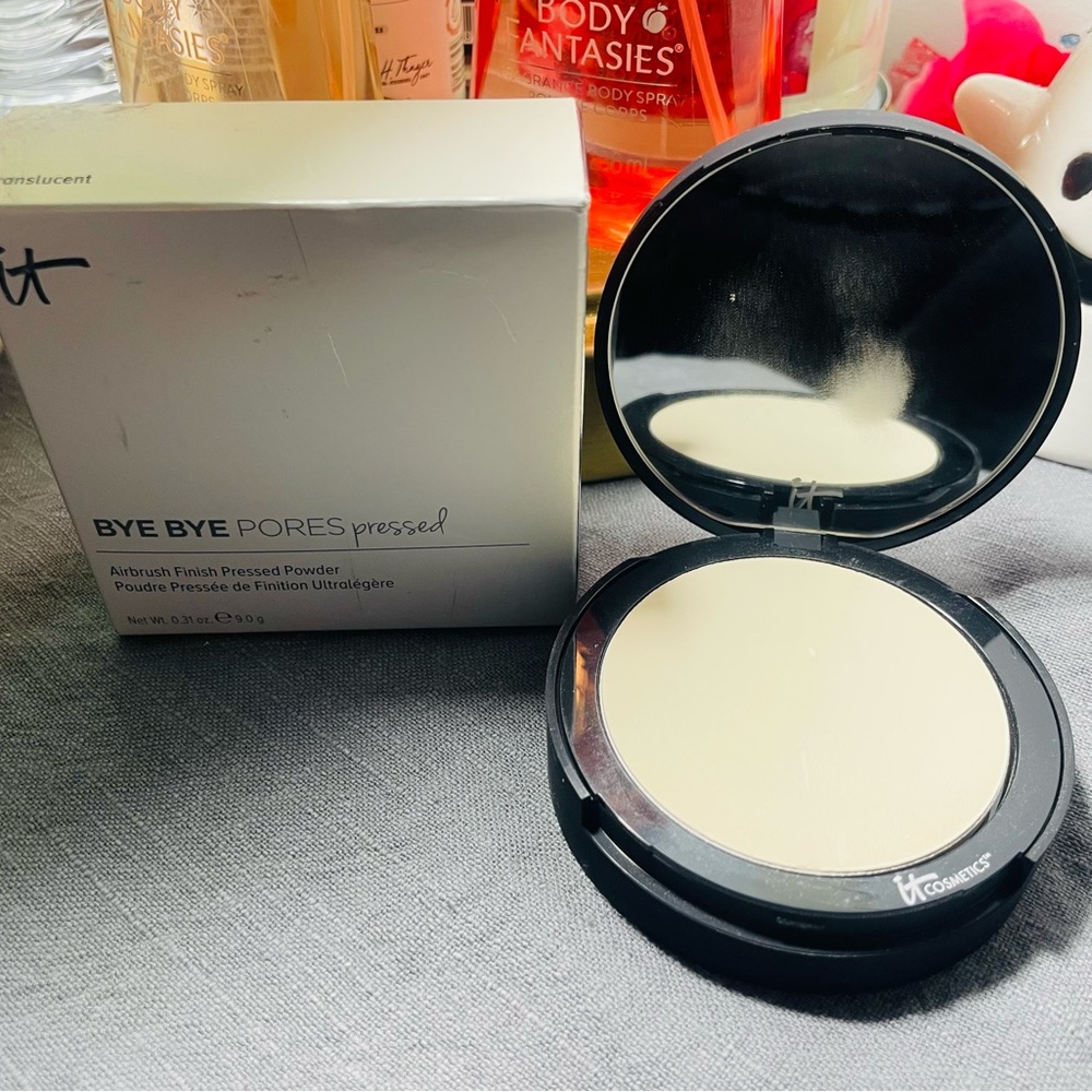 It cosmetics BYE BYE PORES PRESSED SETTING POWDER translucent